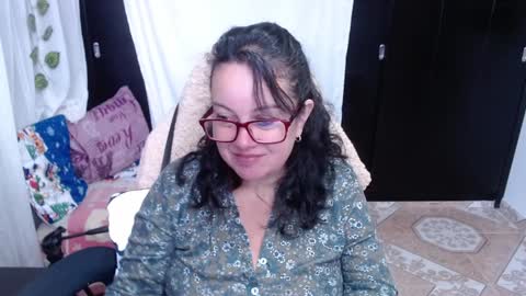 Snapshot of mature_wolf chatting on December 18, 2:28 pm Sonia online show from December 18, 2:28 pm