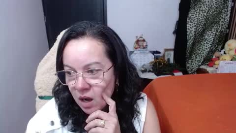 Snapshot of mature_wolf chatting on November 25, 9:37 pm Sonia online show from November 25, 9:37 pm