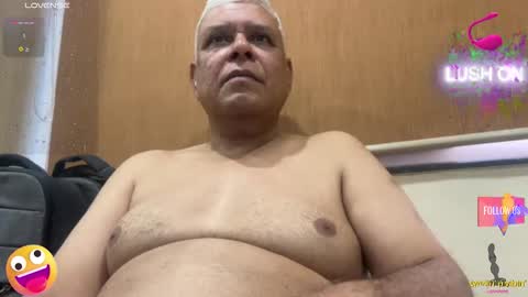 Snapshot of maturedman_44 chatting on December 4, 1:26 am DEV online show from December 4, 1:26 am