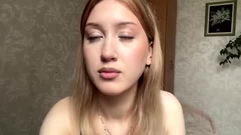 Snapshot of maudiesikes chatting on July 17, 10:11 am Mia online show from July 17, 10:11 am