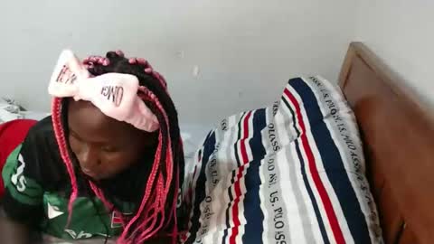 Snapshot of maui_001 chatting on October 5, 1:20 pm moh online show from October 5, 1:20 pm