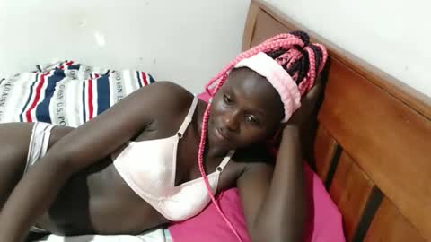 Snapshot of maui_001 chatting on October 16, 9:10 am moh online show from October 16, 9:10 am