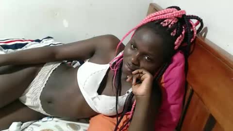 Snapshot of maui_001 chatting on October 22, 6:35 am moh online show from October 22, 6:35 am