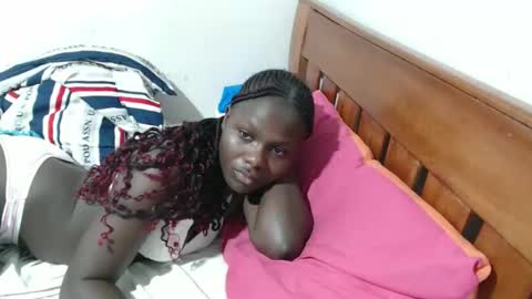 Snapshot of maui_001 chatting on November 18, 7:24 am moh online show from November 18, 7:24 am