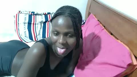 Snapshot of maui_001 chatting on November 28, 12:30 pm moh online show from November 28, 12:30 pm