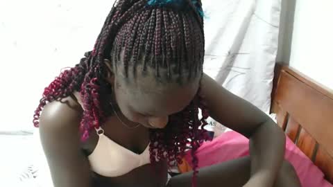 Snapshot of maui_001 chatting on December 4, 9:40 am moh online show from December 4, 9:40 am