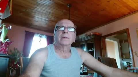 Maurice online show from December 23, 1:35 pm