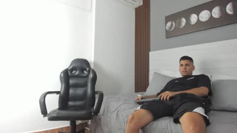 mauro_boy online show from June 25, 7:51 pm
