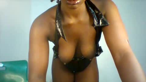 Snapshot of maverlous_pussy900 chatting on February 19, 1:45 am Maverlous pussy online show from February 19, 1:45 am