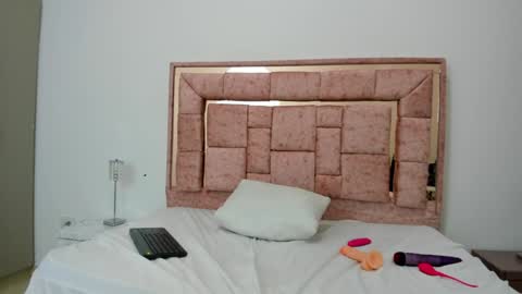 Snapshot of mavie_ivanova chatting on December 2, 11:18 pm mavie_ivanova online show from December 2, 11:18 pm