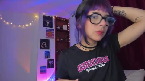 Snapshot of mavimist_ chatting on March 8, 12:41 am mavimist_ online show from March 8, 12:41 am