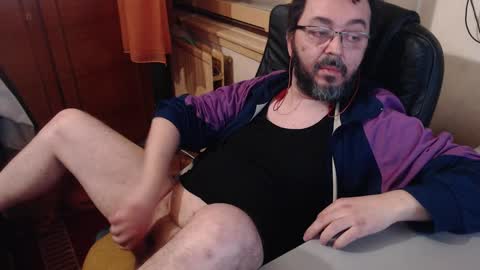 Snapshot of max818k chatting on December 24, 2:33 pm Max online show from December 24, 2:33 pm