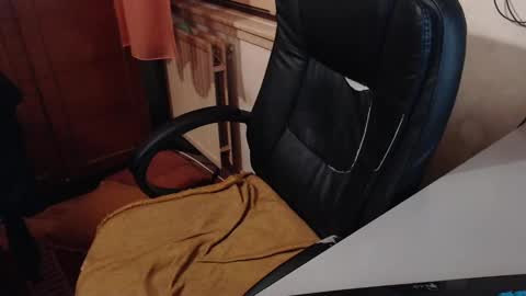 Snapshot of max818k chatting on January 3, 7:16 am Max online show from January 3, 7:16 am