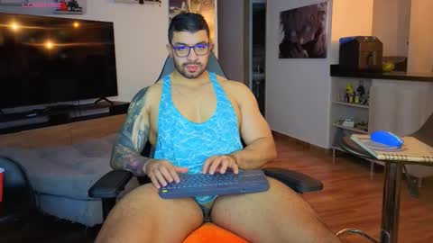 Max online show from November 10, 3:49 am