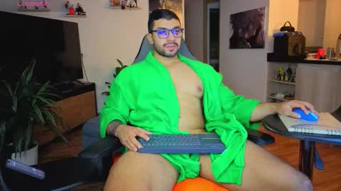 Max online show from November 17, 1:55 am