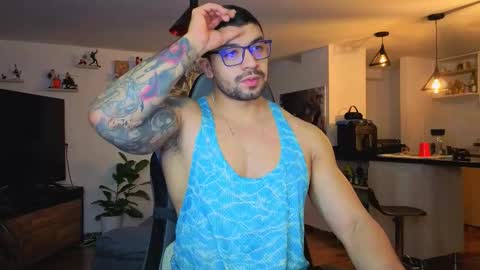 Max online show from November 18, 3:23 am