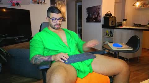 Max online show from November 26, 3:29 am