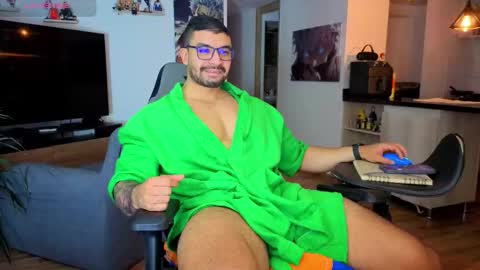 Max online show from December 3, 2:08 am