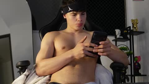 Snapshot of max_cortes1_ chatting on October 27, 12:47 am 60 OFF ON MY OF ONLY FOR TODAY online show from October 27, 12:47 am