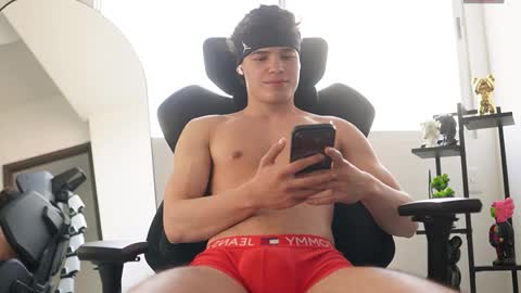 Snapshot of max_cortes1_ chatting on December 2, 6:47 pm 60 OFF ON MY OF ONLY FOR TODAY online show from December 2, 6:47 pm