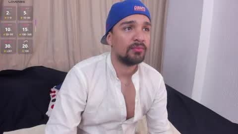Snapshot of max_ed chatting on June 18, 11:25 am edward online show from June 18, 11:25 am