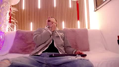 Max online show from February 24, 12:47 pm