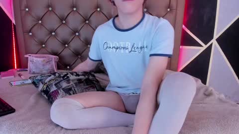 Snapshot of max_lover1 chatting on December 20, 5:51 pm Max lover1 online show from December 20, 5:51 pm