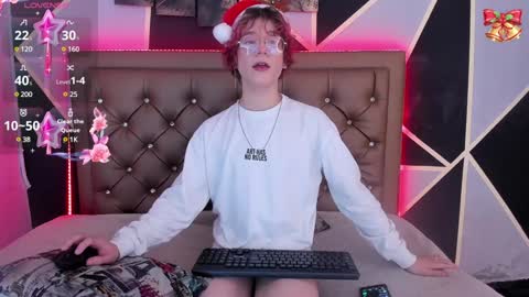 Snapshot of max_lover1 chatting on December 24, 3:37 pm Max lover1 online show from December 24, 3:37 pm