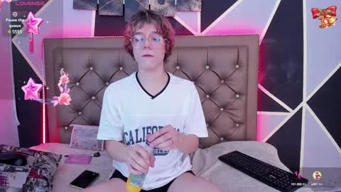 Snapshot of max_lover1 chatting on January 7, 3:23 pm Max lover1 online show from January 7, 3:23 pm