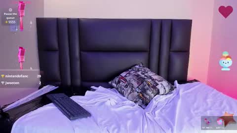 Snapshot of max_lover1 chatting on February 13, 10:43 pm Max lover1 online show from February 13, 10:43 pm