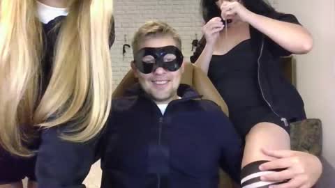 Snapshot of max_mila_888 chatting on October 22, 8:25 am Max Aliya online show from October 22, 8:25 am