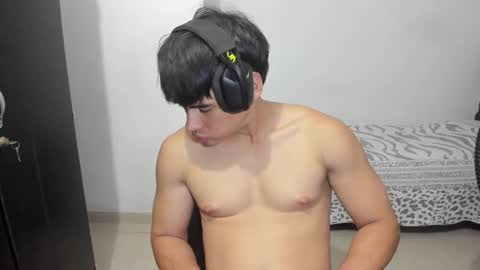 Snapshot of max_miller66 chatting on November 17, 2:28 am Max online show from November 17, 2:28 am