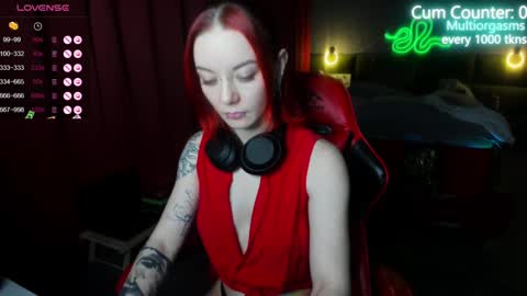 Snapshot of max_phoenix chatting on December 2, 1:57 pm Max online show from December 2, 1:57 pm