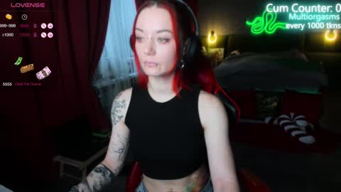 Snapshot of max_phoenix chatting on December 7, 8:11 am Max online show from December 7, 8:11 am