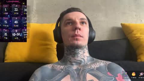 Snapshot of max_reaves chatting on November 17, 5:13 am online show from November 17, 5:13 am