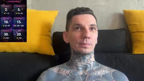 Snapshot of max_reaves chatting on November 24, 5:18 am online show from November 24, 5:18 am