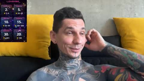 Snapshot of max_reaves chatting on December 5, 7:06 am online show from December 5, 7:06 am