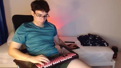 Snapshot of max_snow1616 chatting on March 23, 12:36 am max_snow1616 online show from March 23, 12:36 am