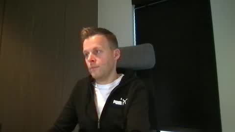 Snapshot of max_straight_1 chatting on February 4, 8:13 am Max take off clothes online show from February 4, 8:13 am