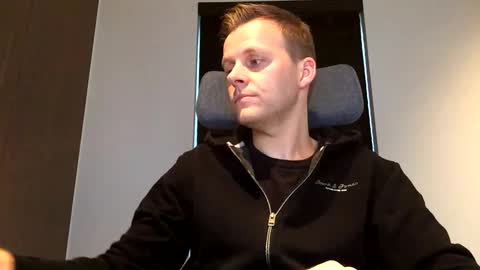 Snapshot of max_straight_1 chatting on February 20, 7:23 am Max take off clothes online show from February 20, 7:23 am