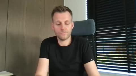 Snapshot of max_straight_1 chatting on November 6, 8:48 am Max take off clothes online show from November 6, 8:48 am