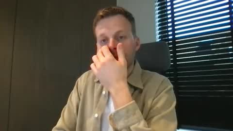 Snapshot of max_straight_1 chatting on November 25, 8:03 am Max take off clothes online show from November 25, 8:03 am