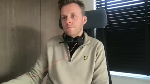 Snapshot of max_straight_1 chatting on December 2, 10:20 am Max take off clothes online show from December 2, 10:20 am