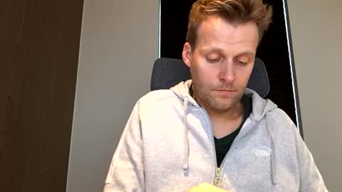 Snapshot of max_straight_1 chatting on December 4, 1:09 pm Max take off clothes online show from December 4, 1:09 pm