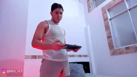 max_valiant1 online show from November 2, 10:23 pm