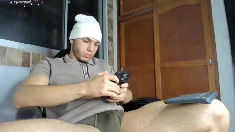 max_valiant1 online show from January 7, 2:25 am