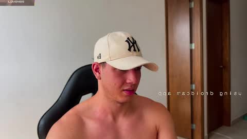 max_valiant1 online show from May 30, 3:20 pm