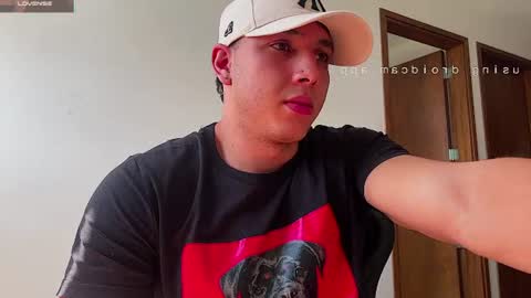 max_valiant1 online show from June 14, 3:03 pm