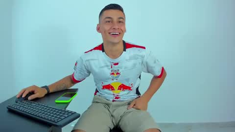 Snapshot of max_wild01 chatting on May 7, 9:58 am MAX online show from May 7, 9:58 am