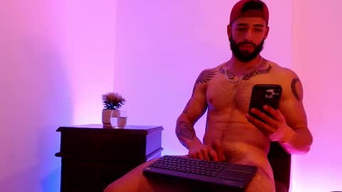 Snapshot of max_xl_ chatting on February 20, 11:43 pm max_xl_ online show from February 20, 11:43 pm